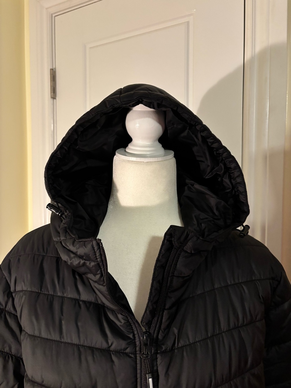 Outdoor Ventures Black Lightweight Packable Hooded Puffer Jacket in XL - Picture 2 of 5